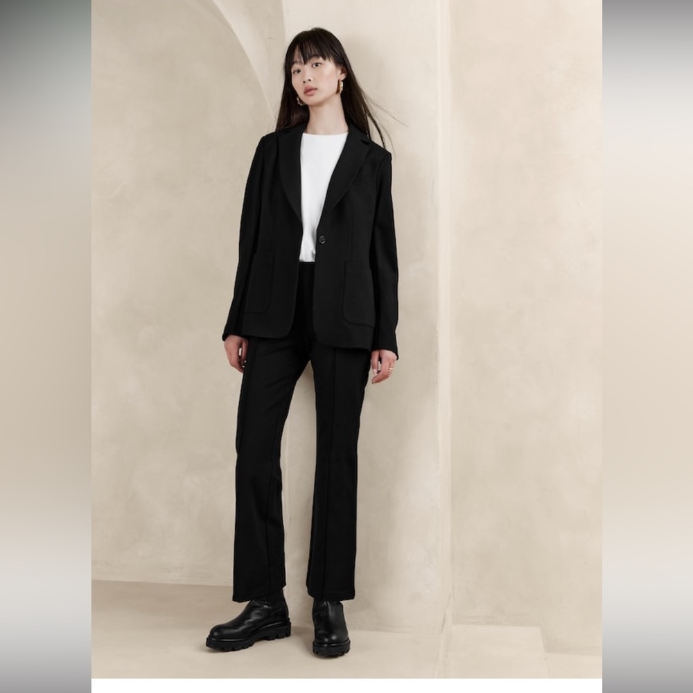 Banana Republic Crop Flare Everywhere Ponte Pant // Black